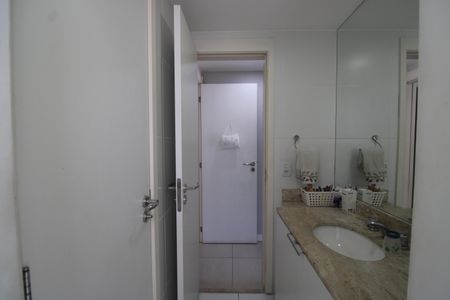 Apartamento à venda com 167m², 4 quartos e 3 vagasBanheiro canadense das suítes 2 e 3