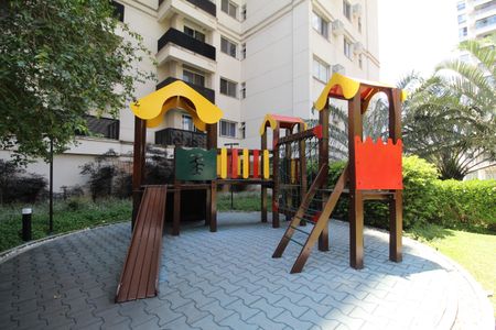 Apartamento à venda com 167m², 4 quartos e 3 vagasÁrea comum - Playground