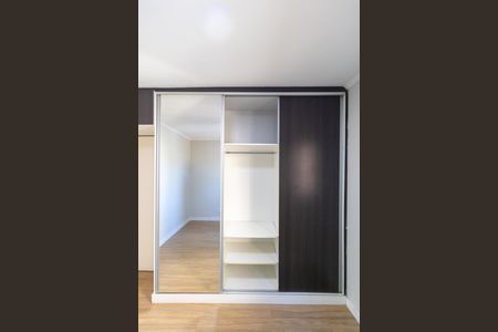 Apartamento à venda com 56m², 2 quartos e 1 vagaQuarto 01 - Armário