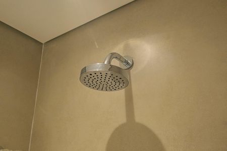 Banheiro de kitnet/studio para alugar com 1 quarto, 26m² em Pinheiros, São Paulo