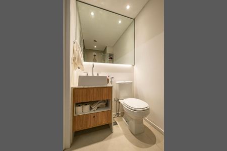 Banheiro de kitnet/studio para alugar com 1 quarto, 26m² em Pinheiros, São Paulo