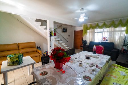 Casa à venda com 165m², 2 quartos e 2 vagas Casa à venda com 165m², 2 quartos e 2 vagasSala