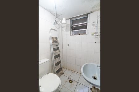 Casa à venda com 165m², 2 quartos e 2 vagas Casa à venda com 165m², 2 quartos e 2 vagasEdícula - Banheiro