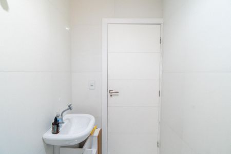 Casa à venda com 165m², 2 quartos e 2 vagas Casa à venda com 165m², 2 quartos e 2 vagasBanheiro