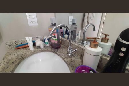 Apartamento à venda com 57m², 2 quartos e 1 vaga Apartamento à venda com 57m², 2 quartos e 1 vagaBanheiro da Suíte