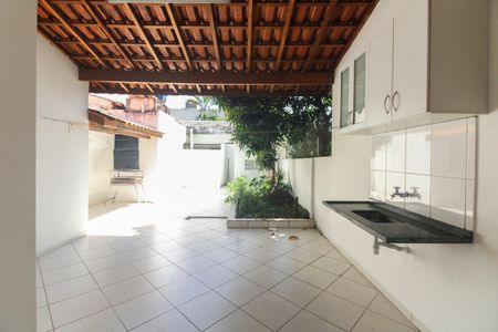 Casa para alugar com 250m², 3 quartos e 3 vagasQuintal 