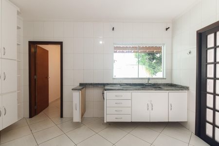 Casa para alugar com 250m², 3 quartos e 3 vagasCozinha 