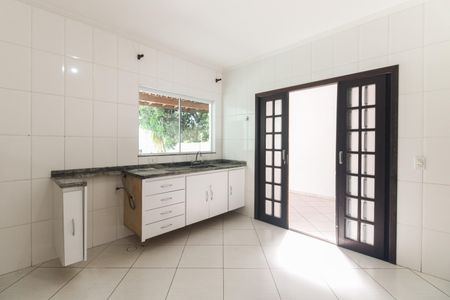 Casa para alugar com 250m², 3 quartos e 3 vagasCozinha 