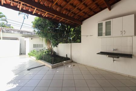 Casa para alugar com 250m², 3 quartos e 3 vagasQuintal 
