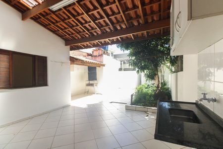 Casa para alugar com 250m², 3 quartos e 3 vagasQuintal 
