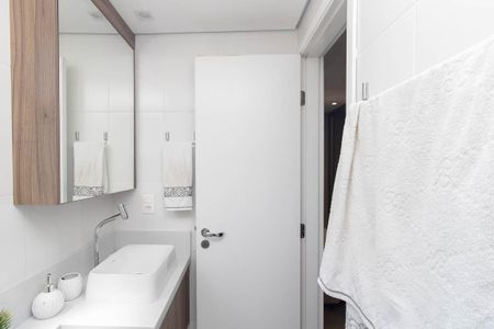 Apartamento à venda com 82m², 3 quartos e 2 vagas Apartamento à venda com 82m², 3 quartos e 2 vagasBanheiro da Suíte