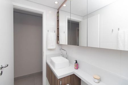 Apartamento à venda com 82m², 3 quartos e 2 vagas Apartamento à venda com 82m², 3 quartos e 2 vagasBanheiro Social
