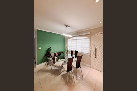 Casa à venda com 160m², 3 quartos e 2 vagas Casa à venda com 160m², 3 quartos e 2 vagasSala