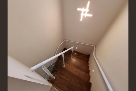 Casa à venda com 160m², 3 quartos e 2 vagas Casa à venda com 160m², 3 quartos e 2 vagasHall