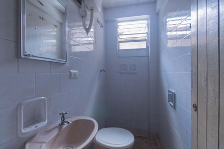 Casa de condomínio para alugar com 32m², 0 quarto e sem vaga Casa de condomínio para alugar com 32m², 0 quarto e sem vagaBanheiro