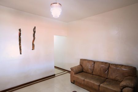 Casa para alugar com 195m², 5 quartos e 2 vagasSala