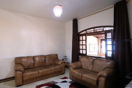 Sala de casa para alugar com 5 quartos, 195m² em São Geraldo, Belo Horizonte