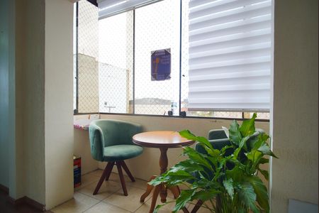 Sala - Varanda de apartamento para alugar com 3 quartos, 110m² em Navegantes, Porto Alegre