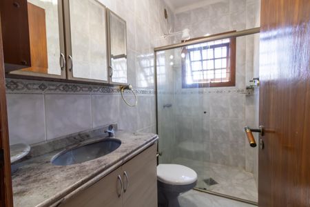Casa à venda com 300m², 4 quartos e 3 vagas Casa à venda com 300m², 4 quartos e 3 vagasBanheiro social