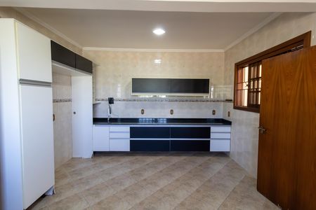 Casa à venda com 300m², 4 quartos e 3 vagas Casa à venda com 300m², 4 quartos e 3 vagasCozinha