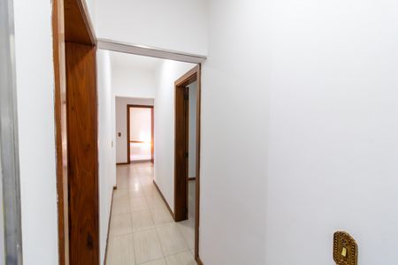 Casa à venda com 300m², 4 quartos e 3 vagas Casa à venda com 300m², 4 quartos e 3 vagasCorredor