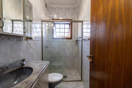 Casa à venda com 300m², 4 quartos e 3 vagas Casa à venda com 300m², 4 quartos e 3 vagasBanheiro social