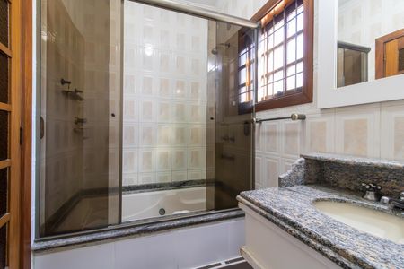 Casa à venda com 300m², 4 quartos e 3 vagas Casa à venda com 300m², 4 quartos e 3 vagasBanheiro da Suíte 2