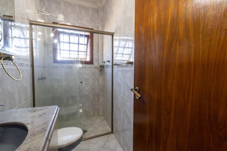 Casa à venda com 300m², 4 quartos e 3 vagas Casa à venda com 300m², 4 quartos e 3 vagasBanheiro social