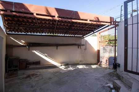 Casa à venda com 300m², 4 quartos e 3 vagas Casa à venda com 300m², 4 quartos e 3 vagasÁrea de serviço