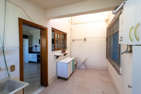 Casa à venda com 300m², 4 quartos e 3 vagas Casa à venda com 300m², 4 quartos e 3 vagasÁrea de serviço
