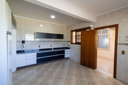 Casa à venda com 300m², 4 quartos e 3 vagas Casa à venda com 300m², 4 quartos e 3 vagasCozinha