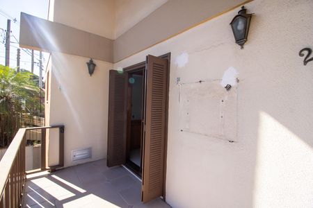 Casa à venda com 300m², 4 quartos e 3 vagas Casa à venda com 300m², 4 quartos e 3 vagasVaranda da Suíte 2
