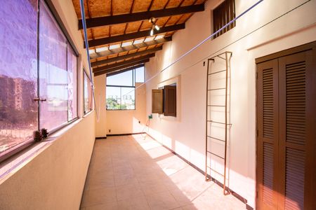Casa à venda com 300m², 4 quartos e 3 vagas Casa à venda com 300m², 4 quartos e 3 vagasVaranda do Quarto 3