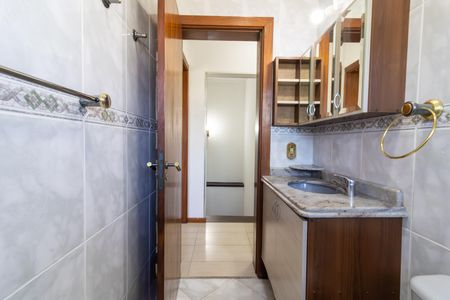 Casa à venda com 300m², 4 quartos e 3 vagas Casa à venda com 300m², 4 quartos e 3 vagasBanheiro social