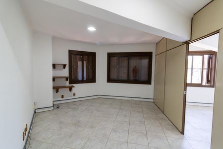Casa à venda com 300m², 4 quartos e 3 vagas Casa à venda com 300m², 4 quartos e 3 vagasSuíte