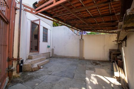 Casa à venda com 300m², 4 quartos e 3 vagas Casa à venda com 300m², 4 quartos e 3 vagasÁrea de serviço
