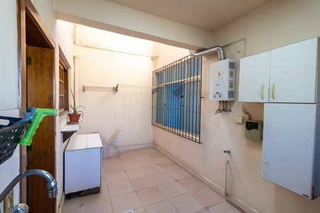 Casa à venda com 300m², 4 quartos e 3 vagas Casa à venda com 300m², 4 quartos e 3 vagasÁrea de serviço