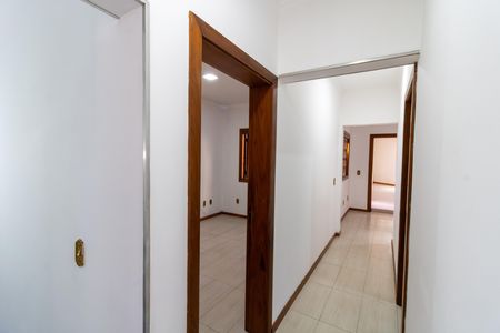 Casa à venda com 300m², 4 quartos e 3 vagas Casa à venda com 300m², 4 quartos e 3 vagasCorredor