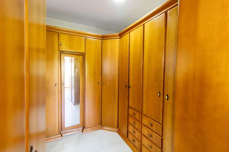 Casa à venda com 300m², 4 quartos e 3 vagas Casa à venda com 300m², 4 quartos e 3 vagasCloset da Suíte 2