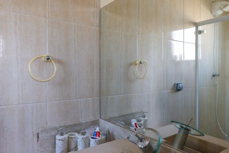 Casa de condomínio para alugar com 296m², 3 quartos e 4 vagas Casa de condomínio para alugar com 296m², 3 quartos e 4 vagasBanheiro da Suíte 2