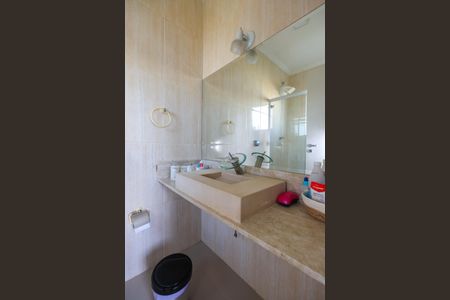 Casa de condomínio para alugar com 296m², 3 quartos e 4 vagas Casa de condomínio para alugar com 296m², 3 quartos e 4 vagasBanheiro da Suíte 2