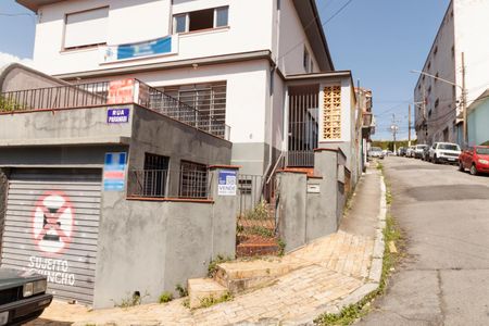 Casa à venda com 117m², 2 quartos e 2 vagas Casa à venda com 117m², 2 quartos e 2 vagasFachada