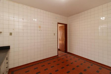Casa à venda com 117m², 2 quartos e 2 vagas Casa à venda com 117m², 2 quartos e 2 vagasCozinha