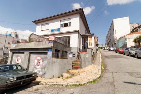 Casa à venda com 117m², 2 quartos e 2 vagas Casa à venda com 117m², 2 quartos e 2 vagasFachada