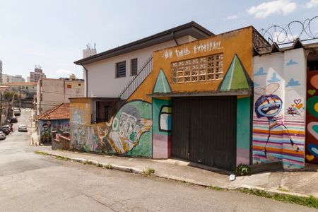 Casa à venda com 117m², 2 quartos e 2 vagas Casa à venda com 117m², 2 quartos e 2 vagasFachada