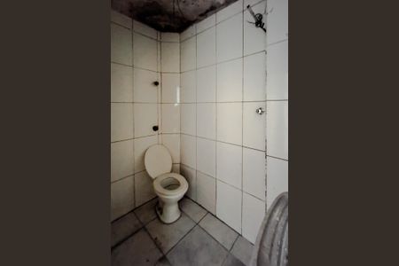 Banheiro de kitnet/studio para alugar com 1 quarto, 30m² em Liberdade, São Paulo