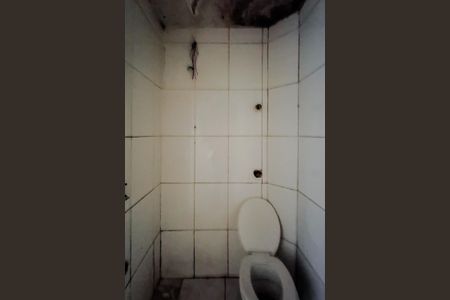 Banheiro de kitnet/studio para alugar com 1 quarto, 30m² em Liberdade, São Paulo