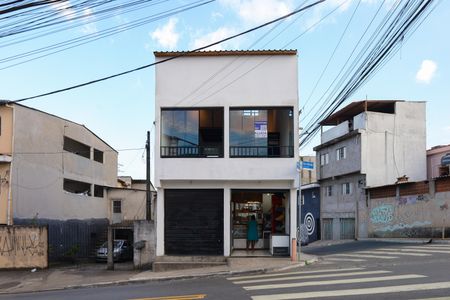 Studio para alugar com 20m², 1 quarto e sem vagaFachada do imóvel - Placa instalada na janela do imóvel - Código da placa: YIXW-1735