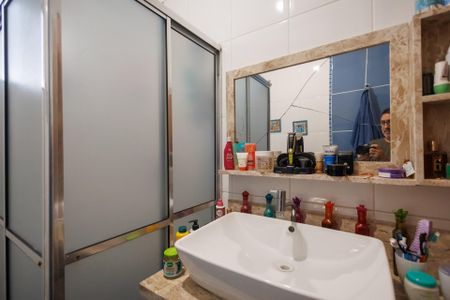 Casa de condomínio para alugar com 200m², 4 quartos e 1 vaga Casa de condomínio para alugar com 200m², 4 quartos e 1 vagaBanheiro Corredor 1 andar