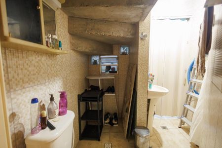 Casa de condomínio para alugar com 200m², 4 quartos e 1 vaga Casa de condomínio para alugar com 200m², 4 quartos e 1 vagaBanheiro térreo